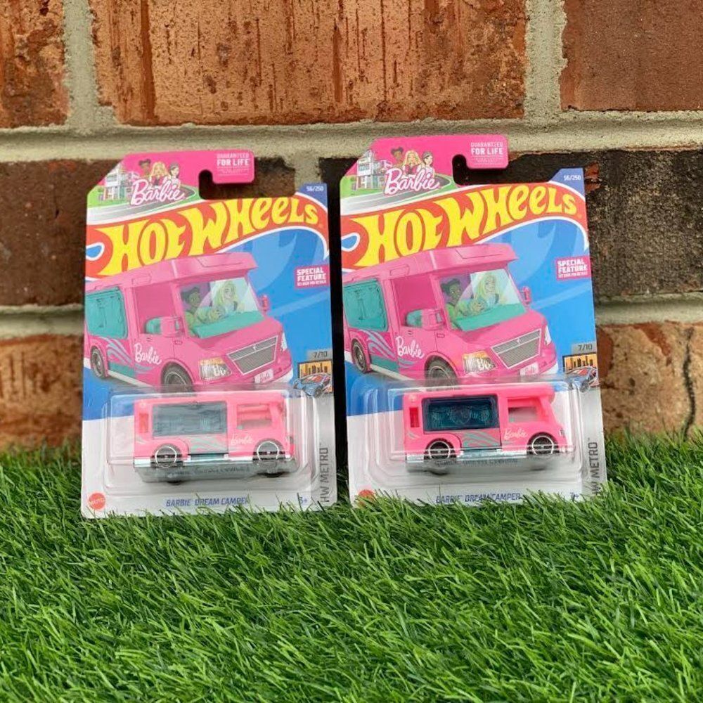 2021 Hot Wheels Pink Barbie Dream Camper w/white interior - HW Getaways 21/250